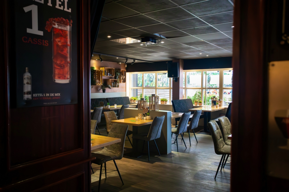 Grand Café De Bulls sfeervol café in hartje NieuwVennep Visit